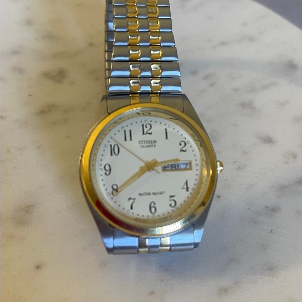 Preowned like New Condition Citizen Men’s watch Two-Tone with Stretch Bracelet. - Picture 2 of 11
